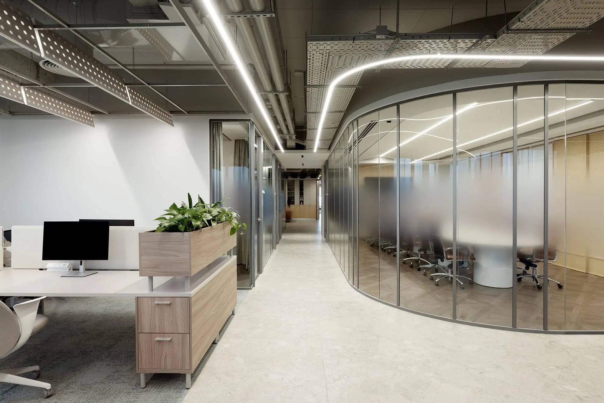 Siemens Israel Office: Integration of High-Performance LED Technology and Modern Office Aesthetics